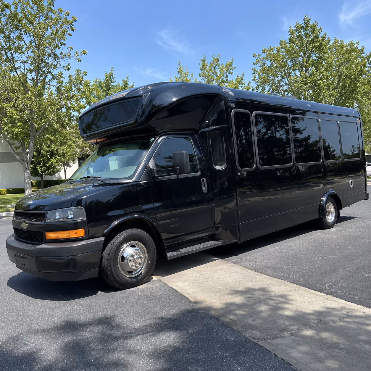 west sacramento 15 passenger party bus