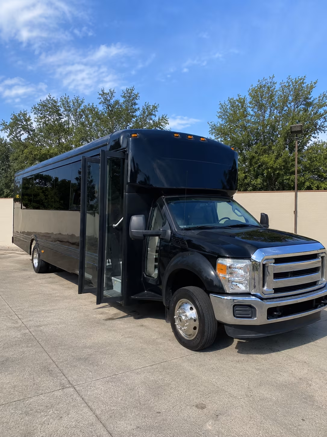 west sacramento 20 passenger party bus