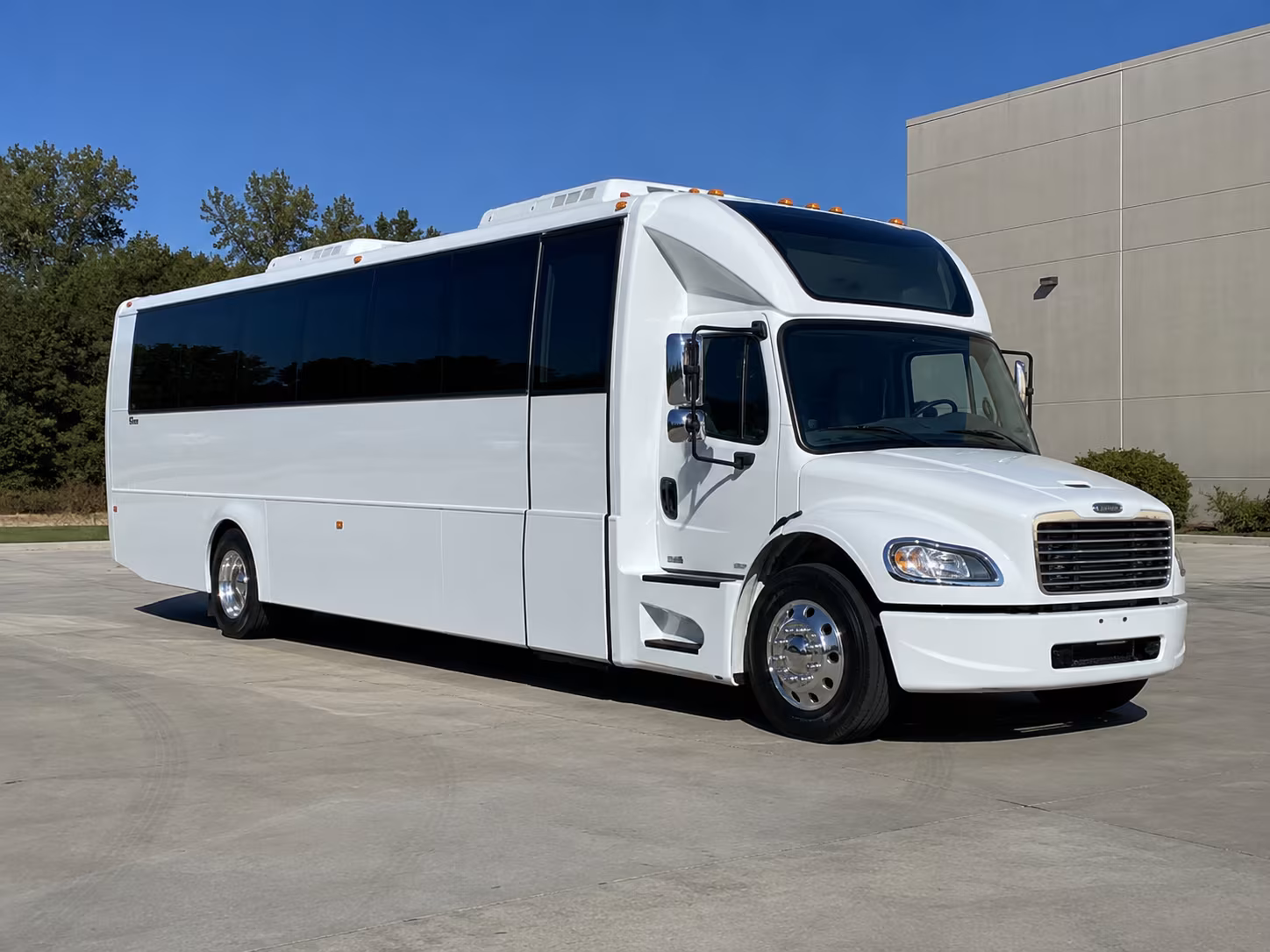 west sacramento 28 passenger party bus